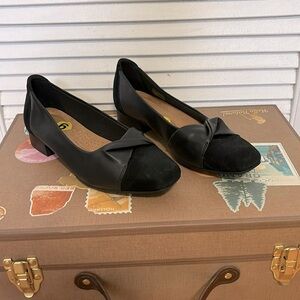 Clarks collection classic black mini heel